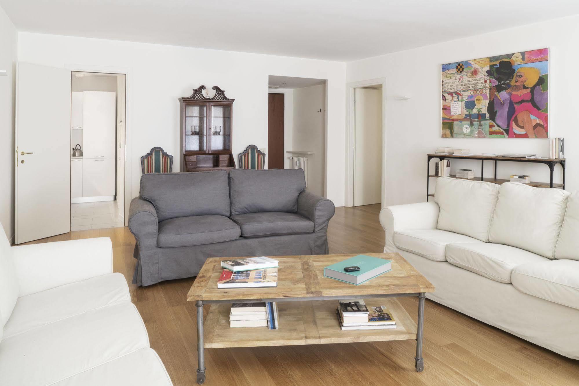 Apartment Brera In San Fermo Mailand